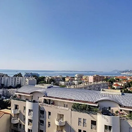 Beautiful Rooftop With Terrace And Sea View. דירה *
