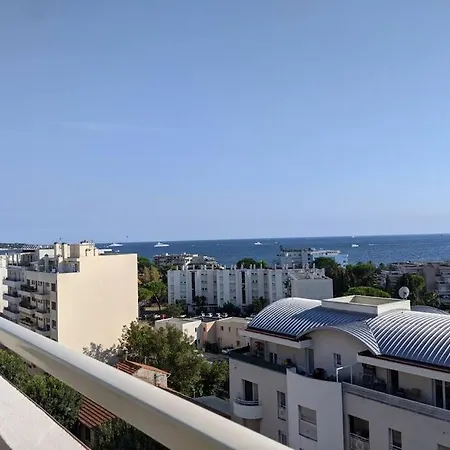 Beautiful Rooftop With Terrace And Sea View. Apartmán Antibes