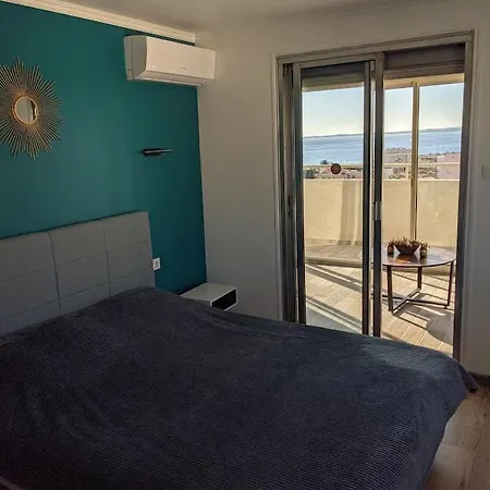 Beautiful Rooftop With Terrace And Sea View. Apartmán