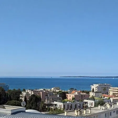 Apartmán Beautiful Rooftop With Terrace And Sea View. *